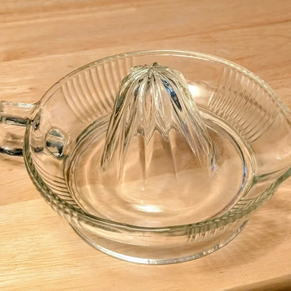 Anchor Hocking Clear Glass Citrus Juicer - Picture 3 of 6